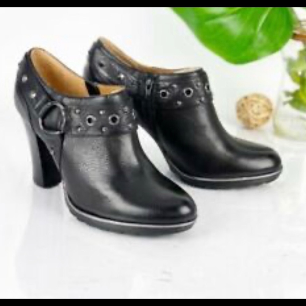 NIB Sofft high heel booties